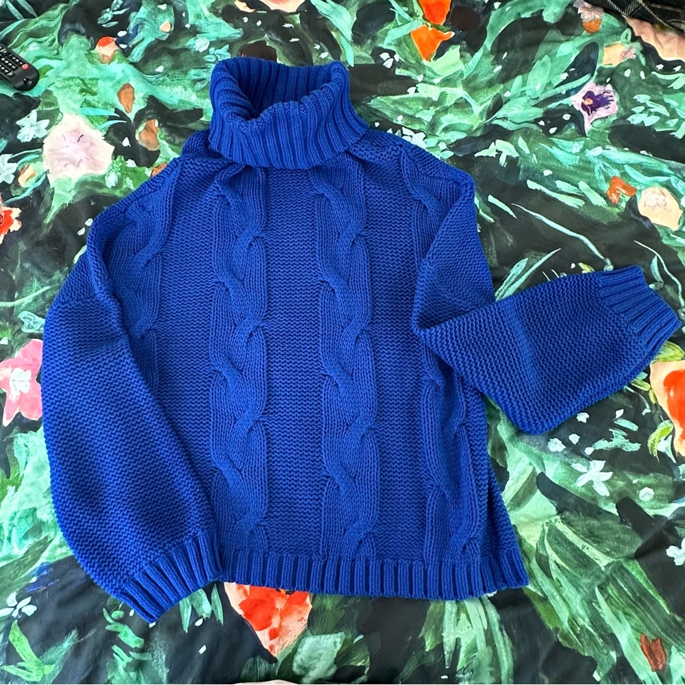 SWEATER